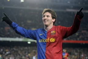 九游体育官方入口-浓眉哥VS Uzi，电竞篮球跨界激战FPX，60分钟胜负难料